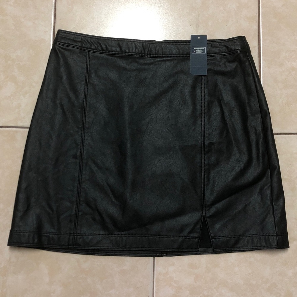 NWT Abercrombie & Fitch Black Faux Leather Mini Skirt, Size L